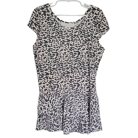 K1253 * Pretty in Pink Animal Print Top with Ruffled Hem Gray/White Size L - Picture 1 of 5